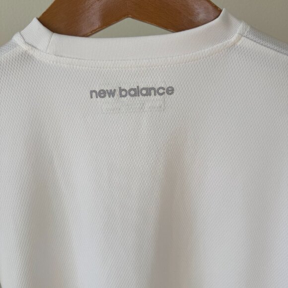 New Balance Lightweight Running Shirt Mens XS White Reflective Athletic Training - Picture 6 of 11